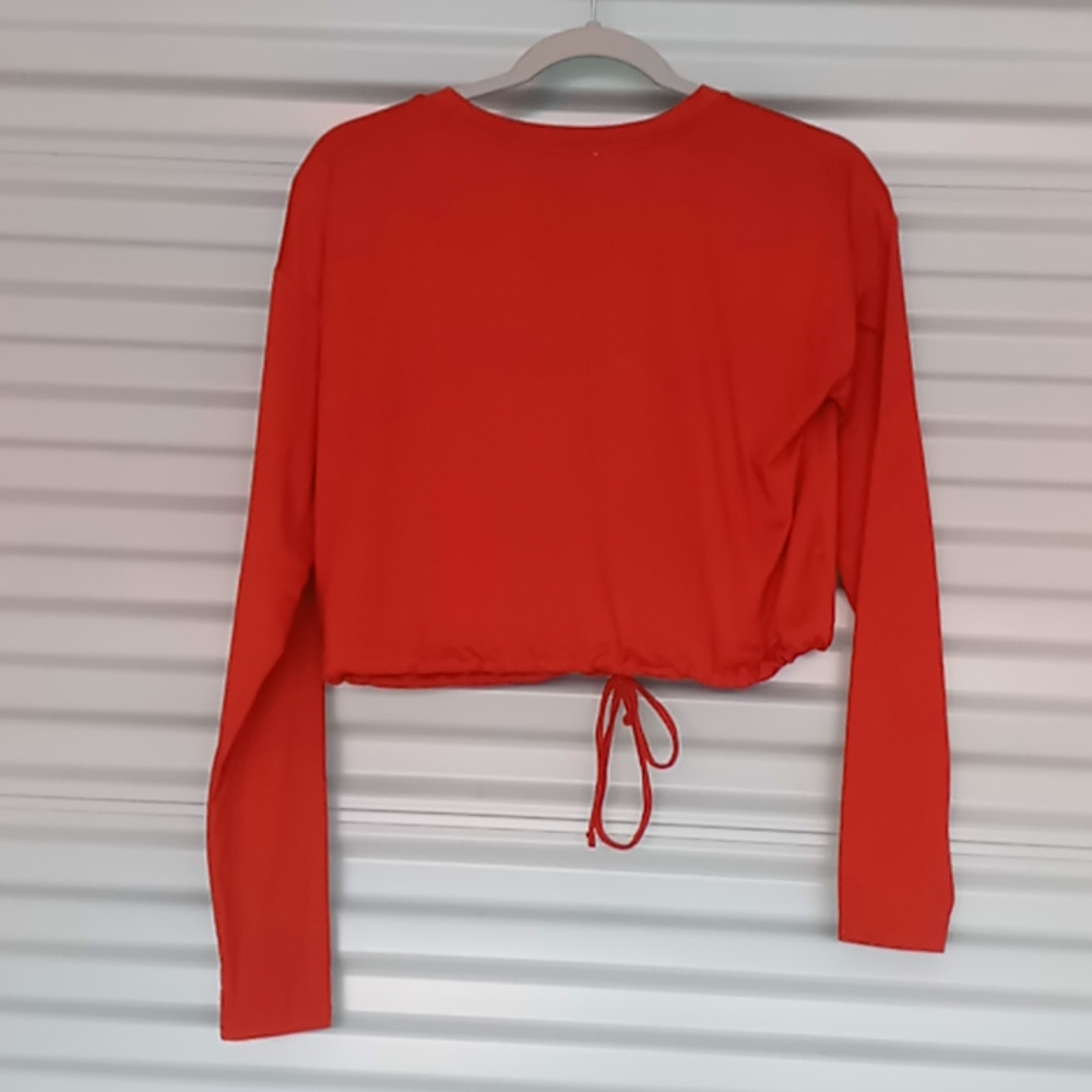 Women's crop top size medium - Picture 2 of 3